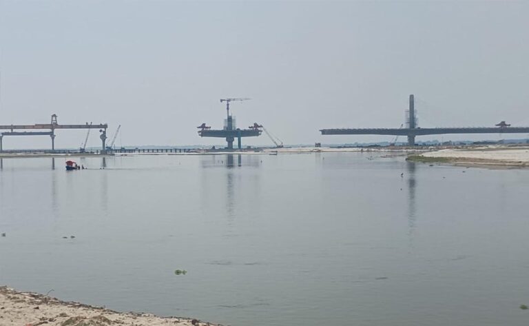 प्रयागराज में बदलाव का संकेत: गंगा पर बन रहा 10 किलोमीटर लंबा सुपर पुल