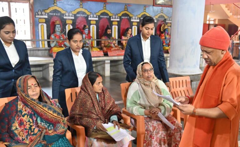 गंभीर बीमारियों के इलाज में आर्थिक सहायता की गुहार लगाने वालों को मुख्यमंत्री ने किया आश्वस्त