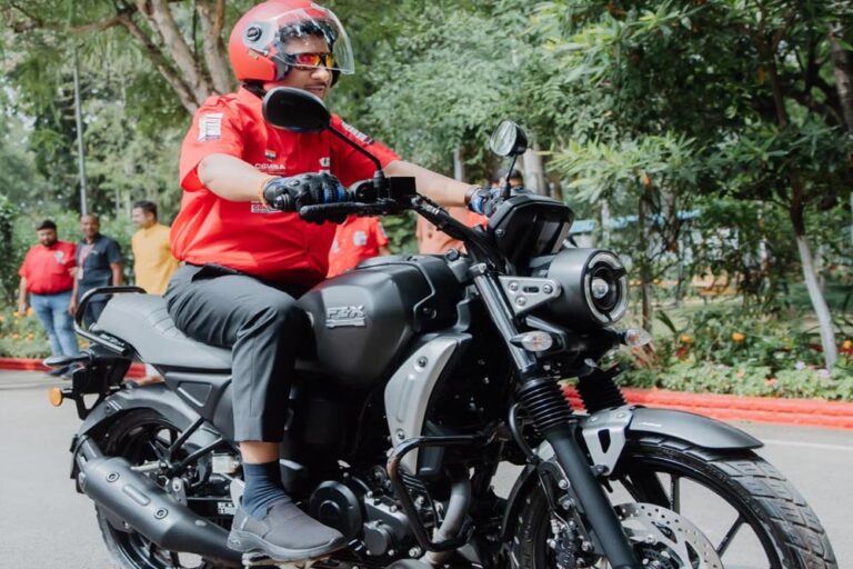 रायपुर में सीएम साय ने युवाओं को दी ट्रैफिक नियमों की सीख, बाइक चलाकर दिया संदेश