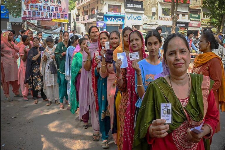 लोकल बॉडी चुनाव में वोटिंग विवाद: एक आदमी दो बार वोट कैसे डाल सकता है?
