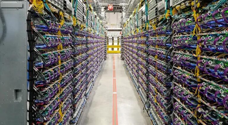 अंतरिक्ष में डेटा सेंटर की तैयारी में Google, तकनीकी दुनिया में मची हलचल अंतरिक्ष में डेटा सेंटर की तैयारी में Google, तकनीकी दुनिया में मची हलचल