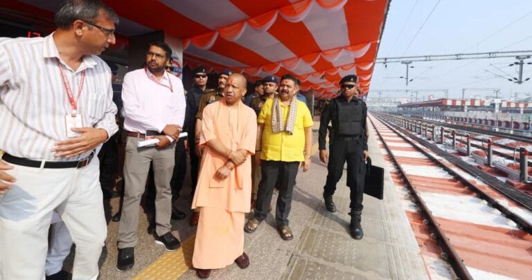 पीएम मोदी के कार्यक्रम से पहले सीएम योगी ने तैयारियों का लिया जायजा