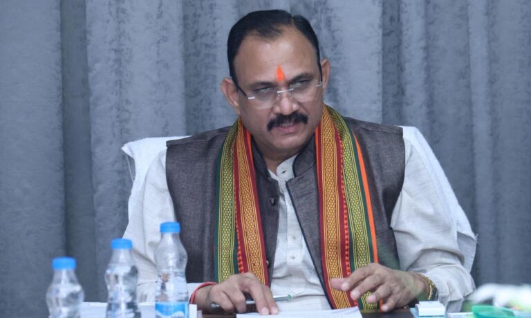 रायपुर में स्वास्थ्य मंत्री श्याम बिहारी जायसवाल ने विभागीय योजनाओं की समीक्षा बैठक ली रायपुर में स्वास्थ्य मंत्री श्याम बिहारी जायसवाल ने विभागीय योजनाओं की समीक्षा बैठक ली