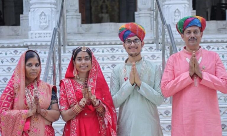 डॉक्टर बेटी और सीए बेटे के भविष्य के लिए माता-पिता ने छोड़ी संपत्ति, संन्यास के लिए तैयार