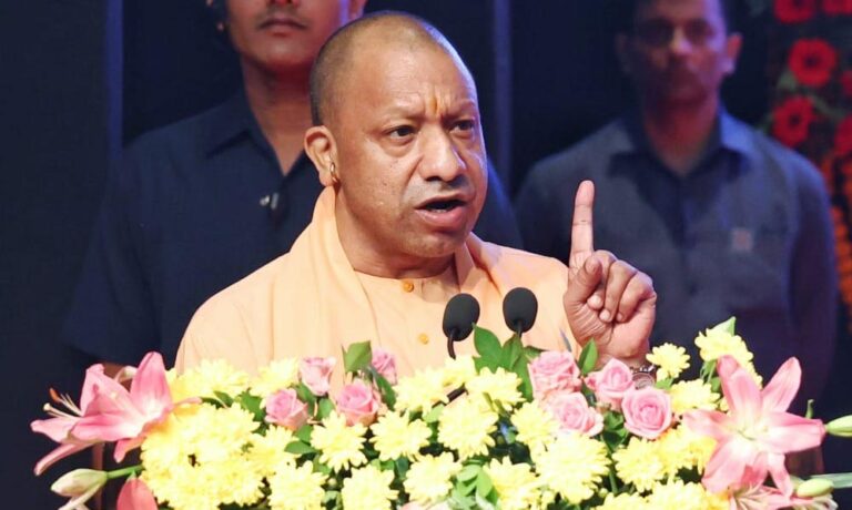 मुख्यमंत्री योगी आदित्यनाथ ने वन्दे मातरम् के 150 वर्ष पूर्ण होने के उपलक्ष्य में लोकभवन में आयोजित कार्यक्रम को किया संबोधित