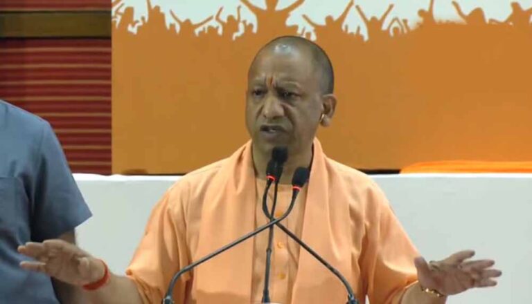 सरदार पटेल की 150वीं जयंती समारोह के उपलक्ष्य में सीएम योगी ने किया एकता यात्रा का शुभारंभ