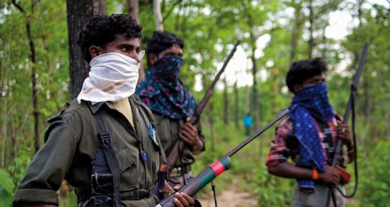 खैरागढ़ में नक्सलियों का सरेंडर, रोहिणी और धनुष हथियार रहित होंगे