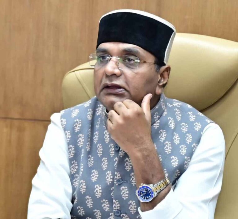 विश्वास सारंग बोले- कांग्रेस की गलती ने पार्टी को ले डूबा, दिग्विजय और राहुल पर कटाक्ष विश्वास सारंग बोले- कांग्रेस की गलती ने पार्टी को ले डूबा, दिग्विजय और राहुल पर कटाक्ष