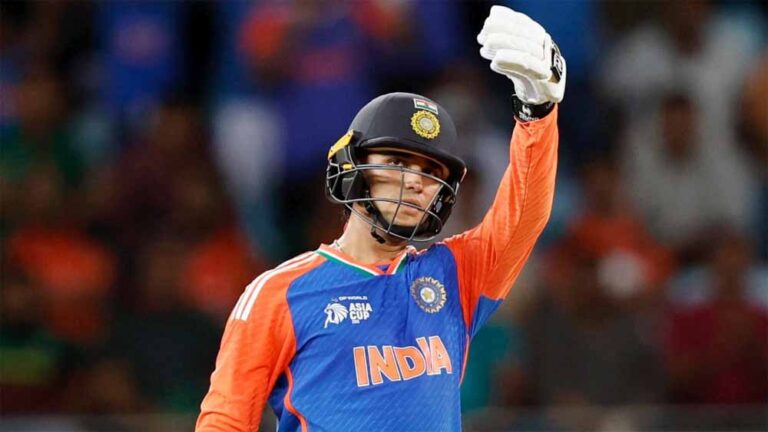 शॉट्स की बरसात! अभिषेक शर्मा ने रचा इतिहास, 1000 रन पूरे कर मचाई धूम शॉट्स की बरसात! अभिषेक शर्मा ने रचा इतिहास, 1000 रन पूरे कर मचाई धूम