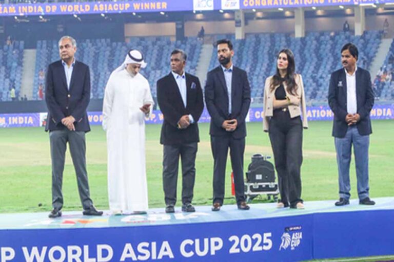 BCCI की नाराज़गी: एशिया कप ट्रॉफी न मिलने पर ICC से करेगा शिकायत