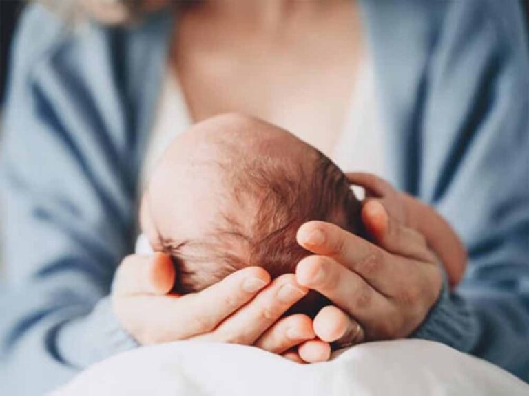 ‘नीले ड्रम’ केस की मुस्कान बनी मां, नवजात को लेकर पहुंची जेल—जानिए क्या नाम रखा बेटी का