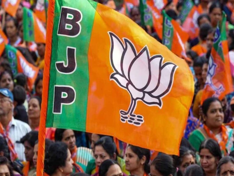 बंगाल में SIR को लेकर हंगामा: BJP कार्यकर्ताओं और BLOs में तीखी झड़प, माहौल गर्म