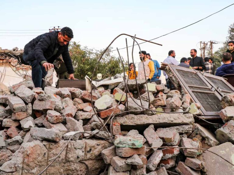 मुस्लिम पत्रकार के घर बुलडोजर चलने पर डिप्टी CM का बड़ा बयान—‘हमने ऐसा कोई आदेश नहीं दिया’