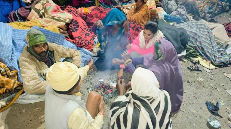 गुना में खाद संकट बना मौत का कारण, लंबी लाइन में ठिठुरती महिला ने तोड़ा दम