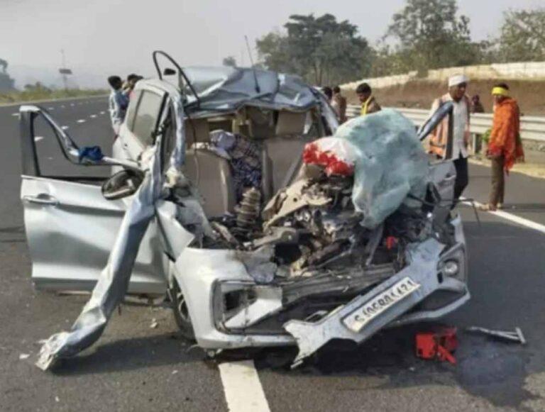 दिल्ली–मुंबई एक्सप्रेसवे पर बड़ा सड़क हादसा, ट्राले से टकराई कार; सूरत के परिवार के कई सदस्य घायल दिल्ली–मुंबई एक्सप्रेसवे पर बड़ा सड़क हादसा, ट्राले से टकराई कार; सूरत के परिवार के कई सदस्य घायल