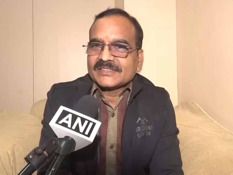 ‘ब्राह्मण की बेटी’ विवाद: IAS संतोष वर्मा को कांग्रेस नेताओं का खुला समर्थन, राजनीति में नई हलचल