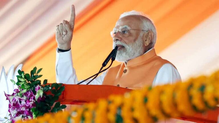 प्रधानमंत्री नरेंद्र मोदी दो दिवसीय दौरे पर काशी पहुंचे