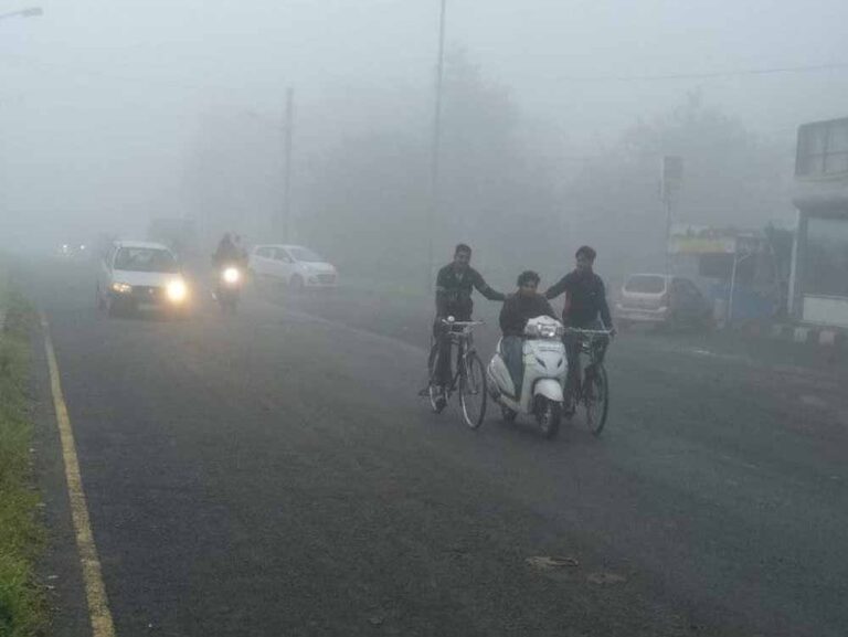 सर्द हवाओं का हमला: भोपाल-इंदौर समेत कई जिलों में बढ़ी ठंड, मौसम विभाग ने जारी किया अलर्ट सर्द हवाओं का हमला: भोपाल-इंदौर समेत कई जिलों में बढ़ी ठंड, मौसम विभाग ने जारी किया अलर्ट