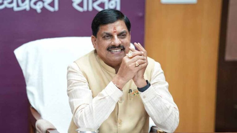 मुख्यमंत्री, किसानों को भावांतर राशि वितरण और विकास कार्यों के भूमिपूजन एवं लोकार्पण कार्यक्रम में हुए शामिल मुख्यमंत्री, किसानों को भावांतर राशि वितरण और विकास कार्यों के भूमिपूजन एवं लोकार्पण कार्यक्रम में हुए शामिल