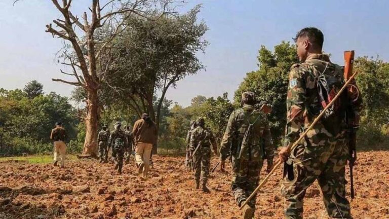 नक्सलियों से मुठभेड़ में घायल जवान शहीद, क्षेत्र में सुरक्षा बढ़ाई गई नक्सलियों से मुठभेड़ में घायल जवान शहीद, क्षेत्र में सुरक्षा बढ़ाई गई