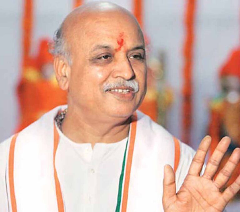 डॉ. तोगड़‍िया का जनसंख्या फॉर्मूला: ‘तीन बच्चे हों हिंदुओं के, तीसरे की पढ़ाई का खर्च मेरा’