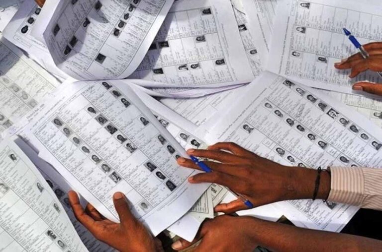 SIR सर्वेक्षण में बाधा: महिला BLO और लेखपाल पर हमला, आरोपी की त्वरित गिरफ्तारी