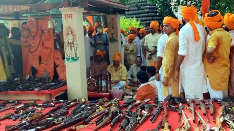 दशहरा शस्त्र पूजन केस में पुलिस की जांच पूरी, राजा भैया के हथियारों पर उठा बड़ा सवाल