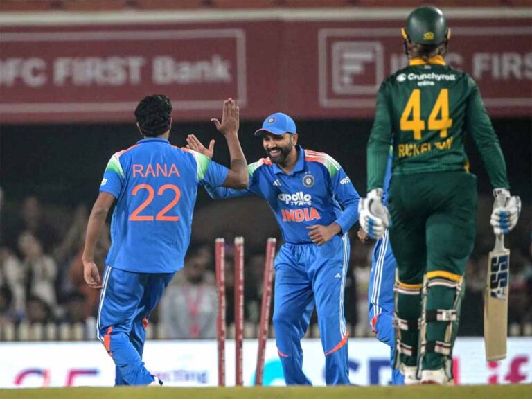 अफ्रीका ने पावरप्ले में गंवाए तीन विकेट, जॉर्जी-मैथ्यू ने पारी को संभाला