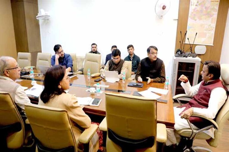 सीएम केयर योजना के शीघ्र क्रियान्वयन के लिए औपचारिकताएँ प्राथमिकता से करें पूर्ण : उप मुख्यमंत्री शुक्ल