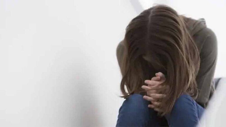 ऑफिस में आत्महत्या का प्रयास: महिला अफसर की दर्दनाक कहानी से क्यों दहल उठा सिद्धारमैया का क्षेत्र?