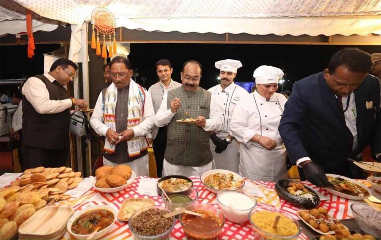 छत्तीसगढ़िया स्वाद से महक उठा केवड़िया:एकता नगर में छत्तीसगढ़ के पर्यटन एवं संस्कृति की गूंज