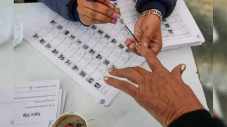 मतदाता सूची में बड़ी गड़बड़ी: खंडवा के वोटर्स को भोपाल-दतिया में कर दिया मैप, अधिकारी बोले—जल्द सुधारे जाएंगे नाम