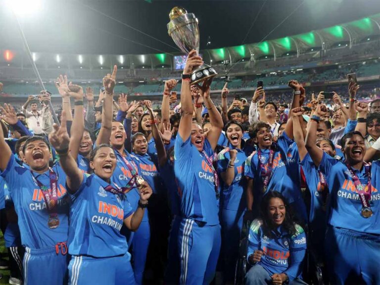 टीम इंडिया को मिलती है करोड़ों की ट्रॉफी? वर्ल्ड कप कप की असली कीमत जानकर चौंक जाएंगे