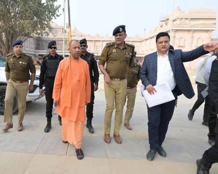 मुख्यमंत्री ने हनुमानगढ़ी में प्रभु हनुमान के समक्ष टेका माथा, पूजा-अर्चना के साथ की अयोध्या दौरे की शुरुआत मुख्यमंत्री ने हनुमानगढ़ी में प्रभु हनुमान के समक्ष टेका माथा, पूजा-अर्चना के साथ की अयोध्या दौरे की शुरुआत