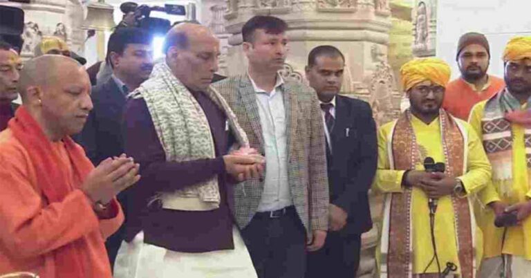 अयोध्या में प्राण प्रतिष्ठा की दूसरी वर्षगांठ का उत्सव, राजनाथ सिंह–योगी आदित्यनाथ ने टेका माथा