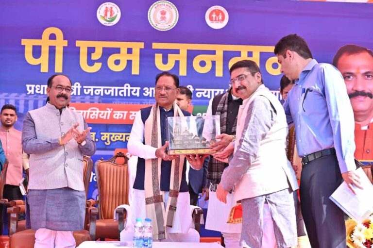 आदिवासी अंचलों तक पहुंचेगी सेहत की सौगात, मुख्यमंत्री साय ने 57 मोबाइल मेडिकल यूनिट को किया रवाना