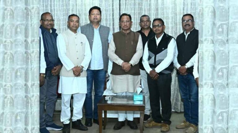 शहीद गेंद सिंह की जयंती कार्यक्रम हेतु CM साय को मिला आमंत्रण, हल्बा-हल्बी समाज ने की सौजन्य भेंट