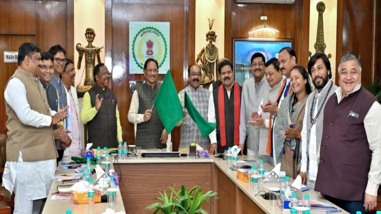 ग्रामीण परिवहन को नई रफ्तार: मुख्यमंत्री  विष्णु देव साय ने किया योजना के द्वितीय चरण का शुभारंभ