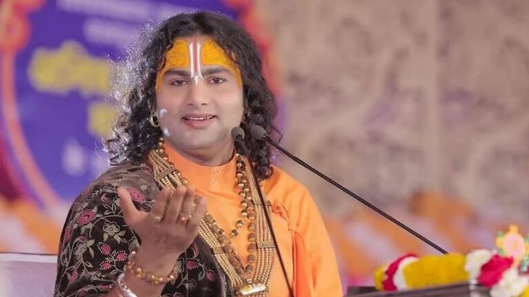 कथावाचक अनिरुद्धाचार्य पर मुकदमा, विवादित बयान के बाद हिंदू महासभा की नेत्री ने की थी शिकायत