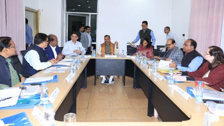 रायपुर में शासकीय आयुर्वेद महाविद्यालय की 24वीं बैठक, स्वास्थ्य मंत्री श्याम बिहारी जायसवाल ने की अध्यक्षता