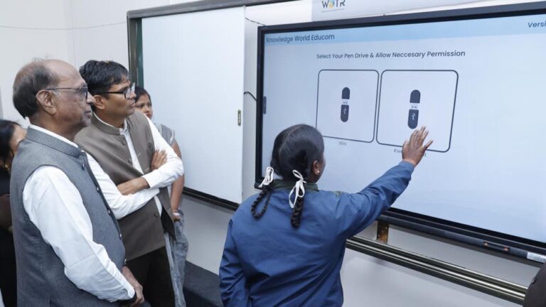 रायपुर: तनाव मुक्त होकर स्वस्थ मन से पढ़ाई करें – वित्तमंत्री श्री ओ.पी. चौधरी का संदेश