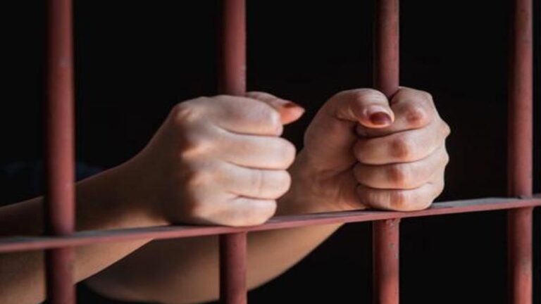 महिला अपराधियों की संख्या में वृद्धि, जानिए दुनिया भर के जेलों में कितनी महिलाएं बंद हैं