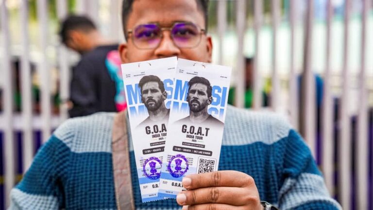 GOAT India Tour 2025: मेसी ने भारत में किया प्रवेश, कोलकाता में हजारों फैंस ने दिया शानदार स्वागत