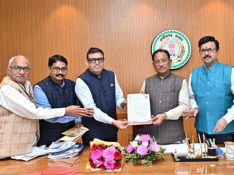 रायपुर में मुख्यमंत्री से मिले CAIT प्रतिनिधि, स्वदेशी संकल्प यात्रा में शामिल होने का दिया निमंत्रण