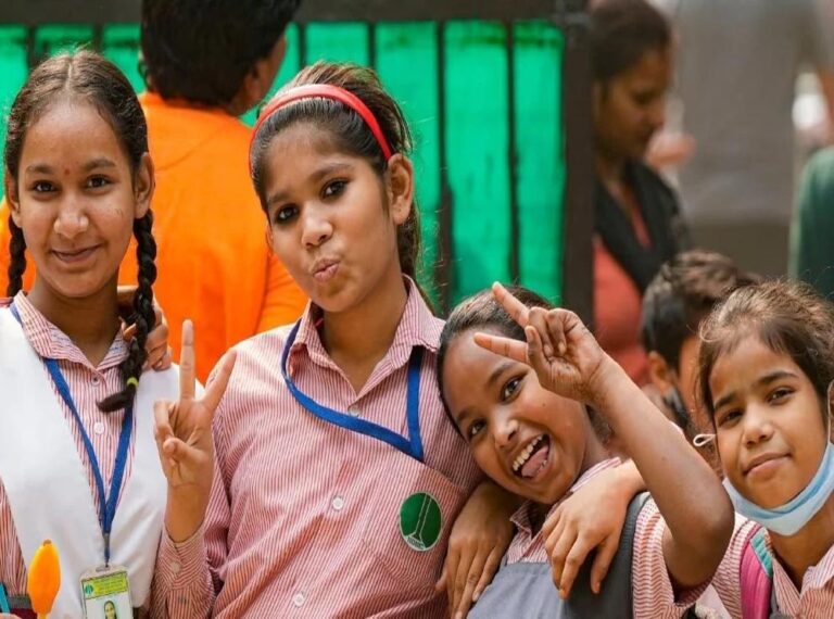 स्कूल से दूर देश की 45.4% लड़कियां: देखें राज्यों के अनुसार आंकड़े