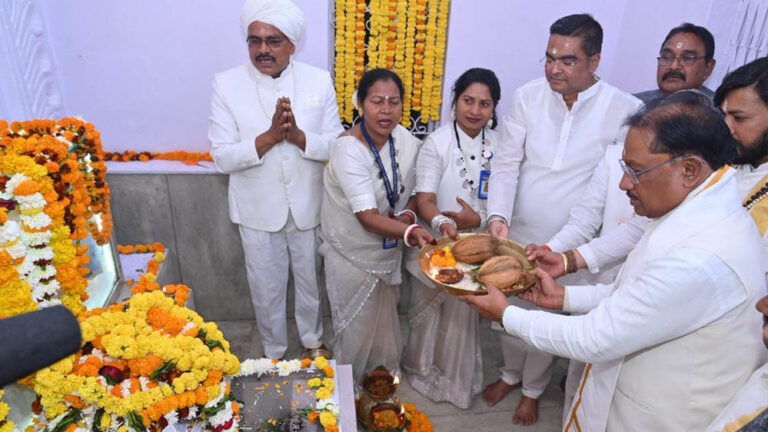 मुख्यमंत्री विष्णु देव साय ने कहा—बाबा गुरु घासीदास के आदर्शों पर चल रही है छत्तीसगढ़ सरकार