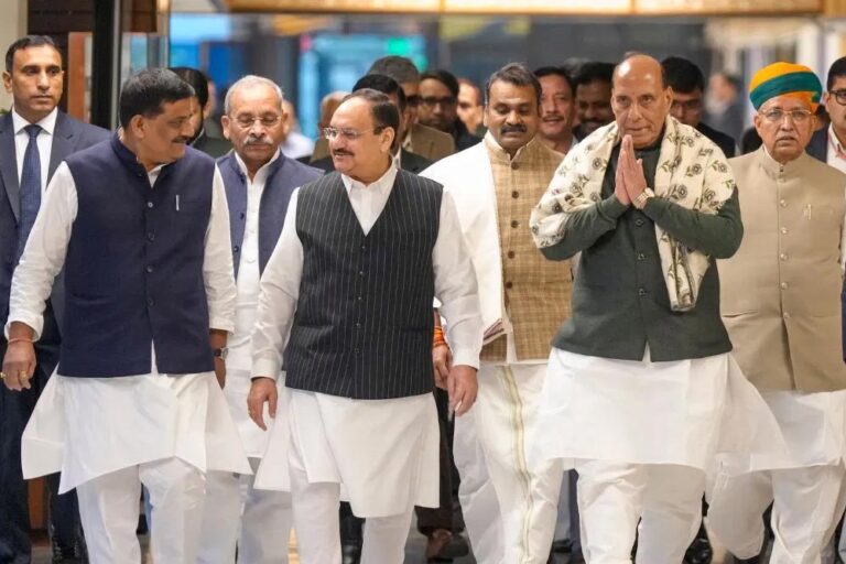 संसद का शीतकालीन सत्र गर्माने को तैयार: SIR पर घिरने की तैयारी, सरकार 14 अहम बिल लाने को तैयार