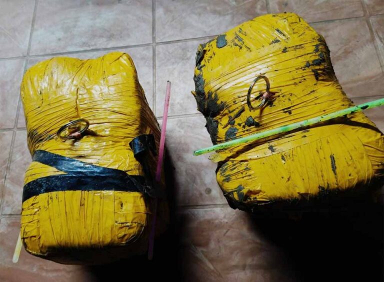 सुरक्षा एजेंसियों की बड़ी सफलता, बॉर्डर से 37 करोड़ की हेरोइन बरामद सुरक्षा एजेंसियों की बड़ी सफलता, बॉर्डर से 37 करोड़ की हेरोइन बरामद