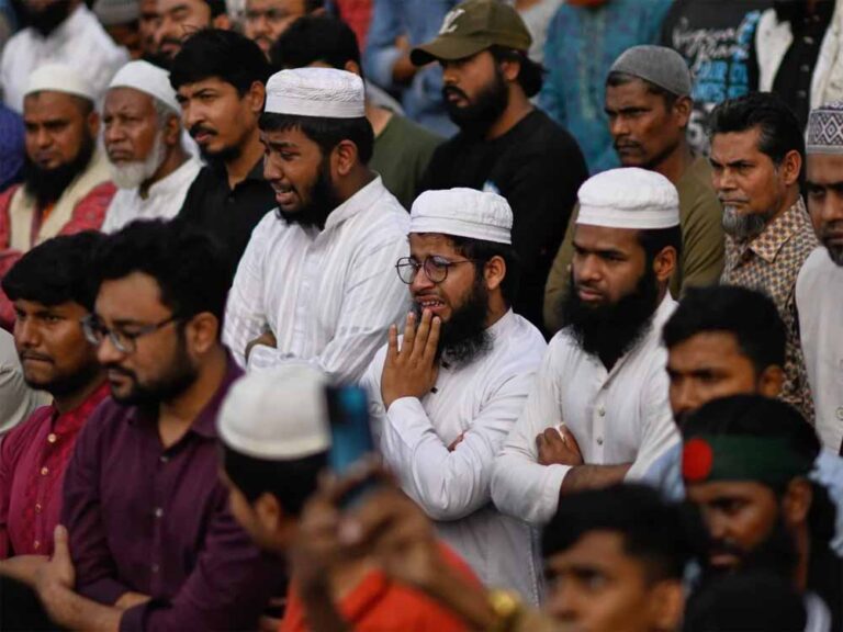 उस्मान हादी का दफन भारी तनाव के बीच, इंकलाब मंच का यूनुस सरकार को 24 घंटे का अल्टीमेटम