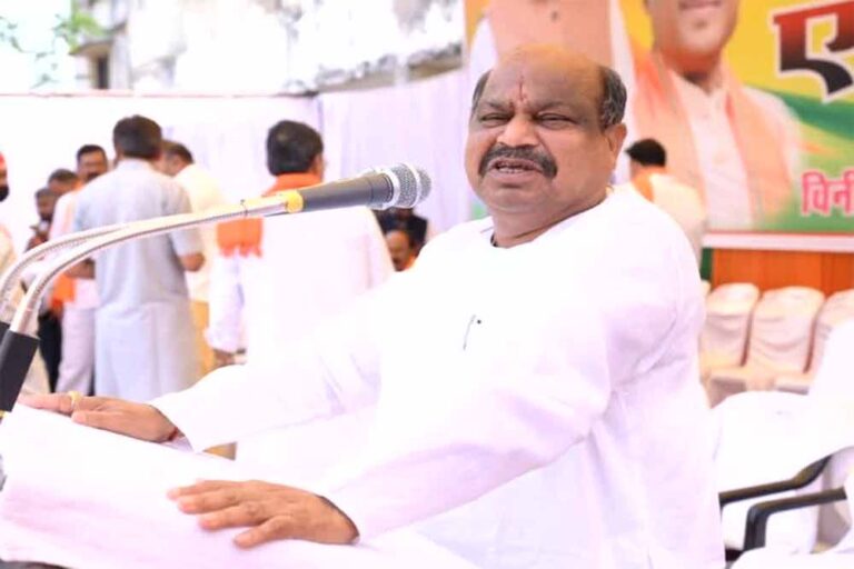 पुरंदर मिश्रा का कांग्रेस पर हमला, बोले– गांधी प्रतिमा का अपमान, विदेशी संस्कृति में पले नेता